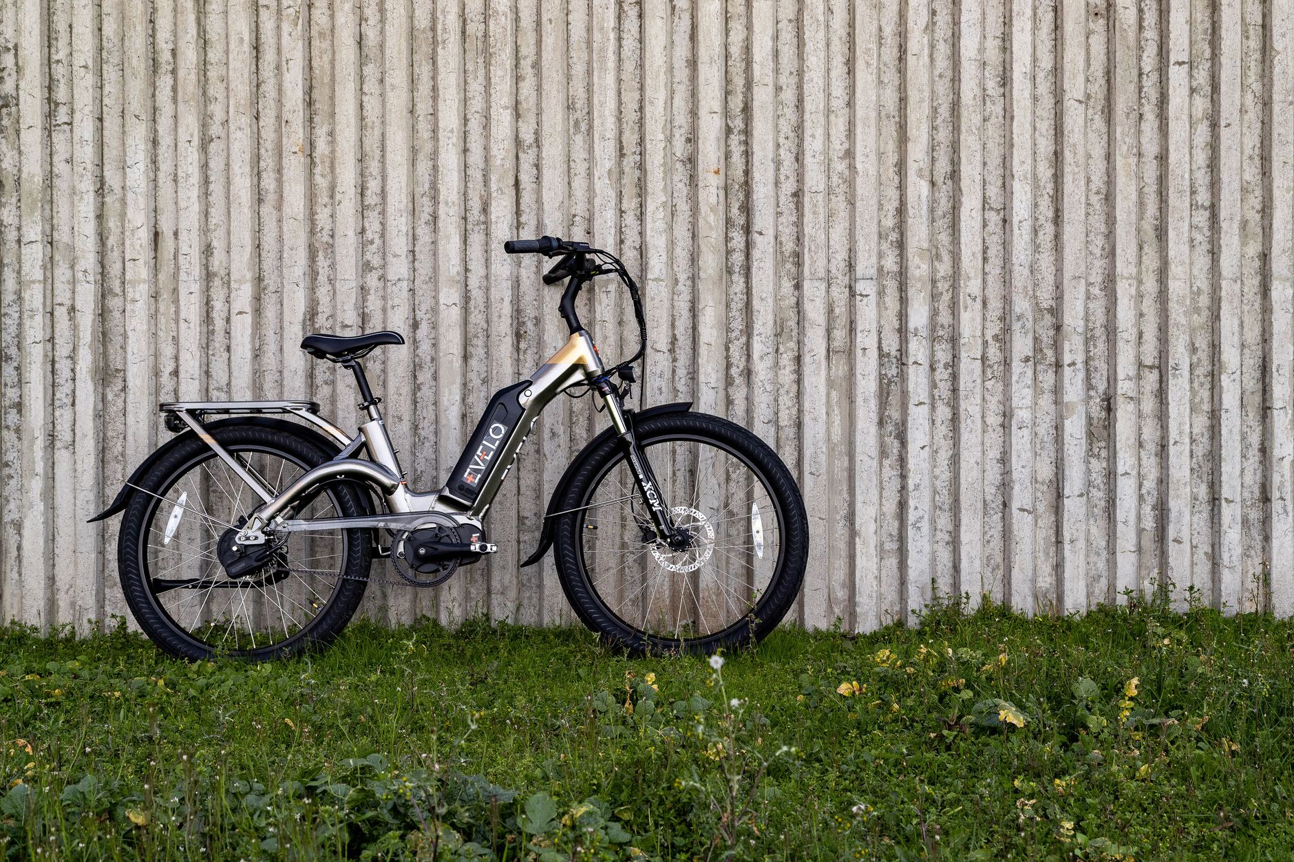 A modern electric bicycle parked against a concrete wall in Seattle.
